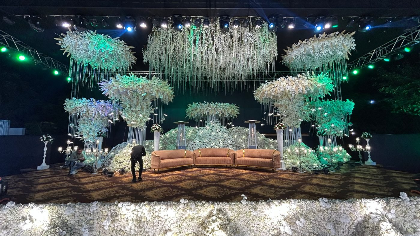Floral stage décor by Shaadi Metrics